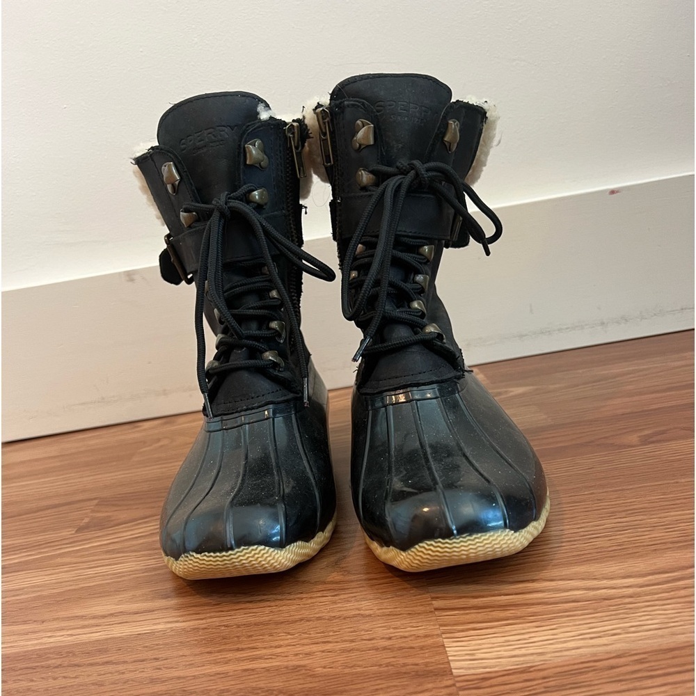 Sperry Top-Sider Black Boots with Cream Fur Lining